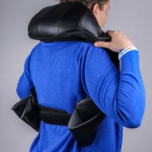 nackenmassagegerät auf kleidung verwenden
