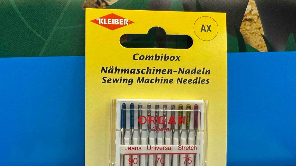Nähmaschinennadel getestet: Nahaufnahme der Verpackung mit Logo und Artikelbezeichnung.