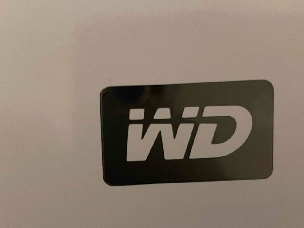 NAS-Server getestet: Nahaufnahme des Logos.