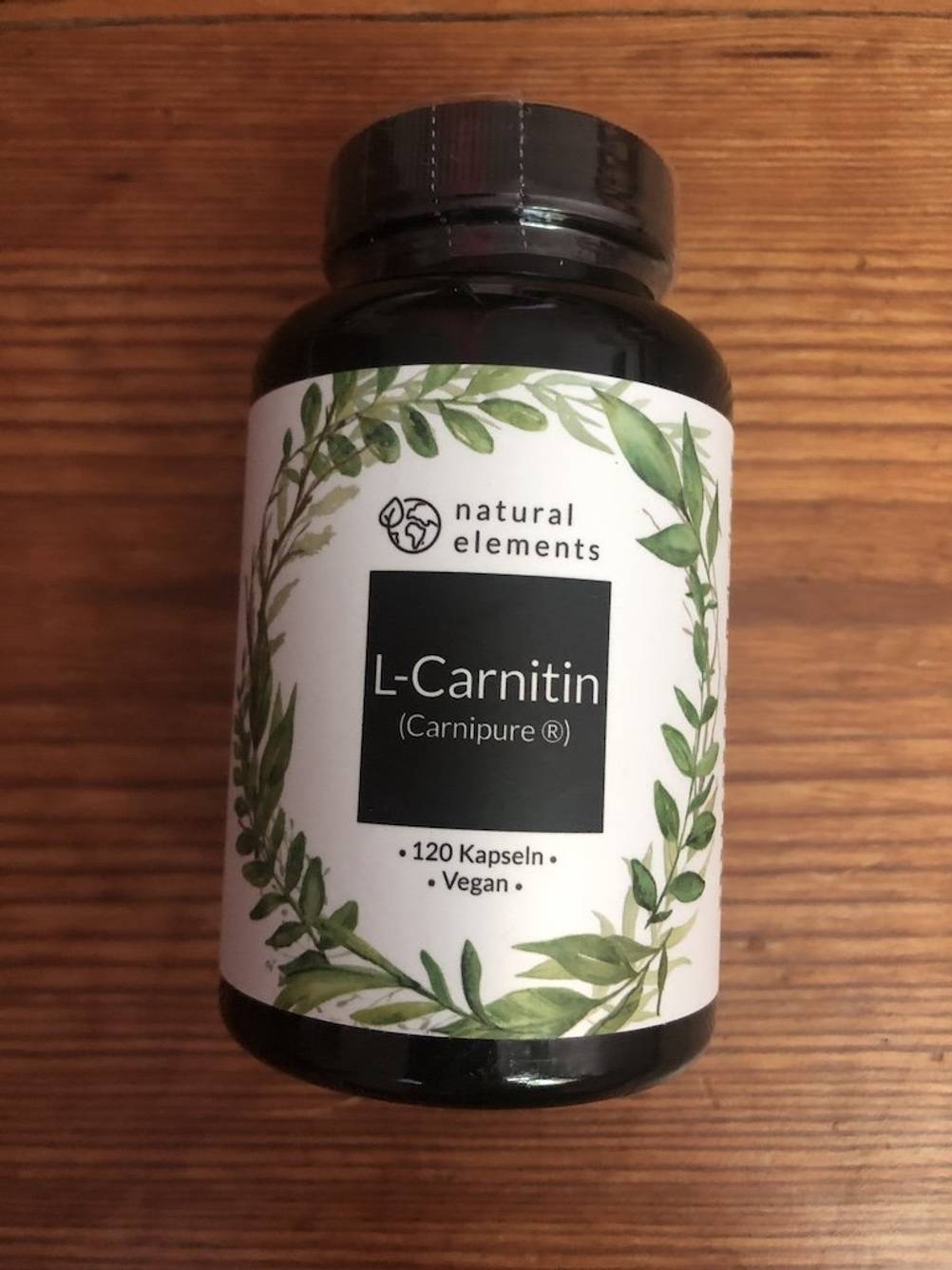 Fatburner-Test: Aufnahme einer Dose mit L-Carnitin von Natural Elements. 