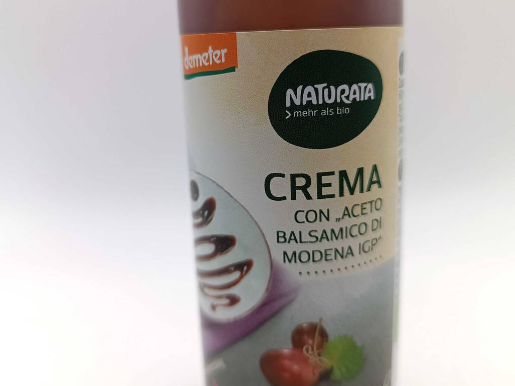 Im Test: Nahaufnahme Label einer Flasche Balsamico-Creme.