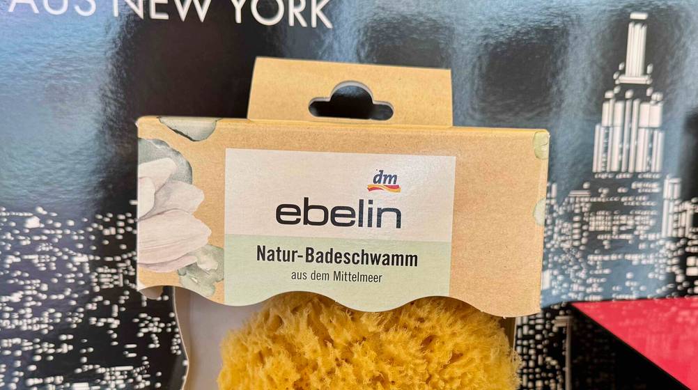 Naturschwamm getestet: Nahaufnahme der Verpackung mit Logo und Artikelbezeichnung.