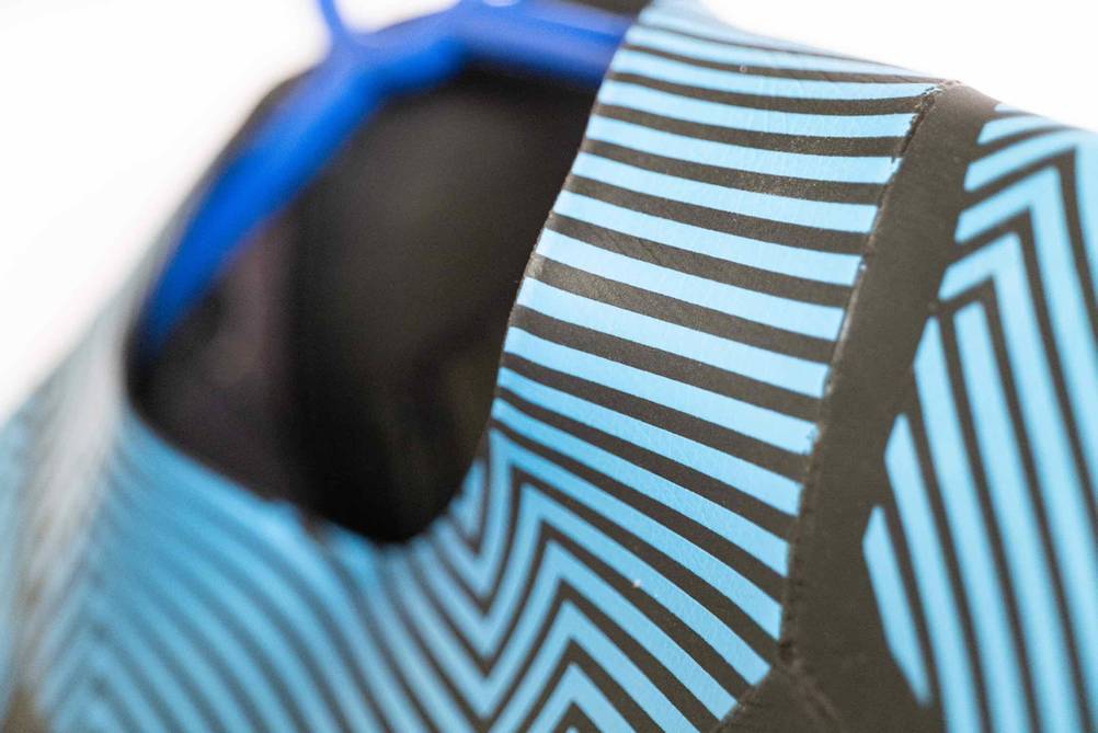 Nahaufnahme des Kragens eines Triathlon-Neoprenanzuges im Test.