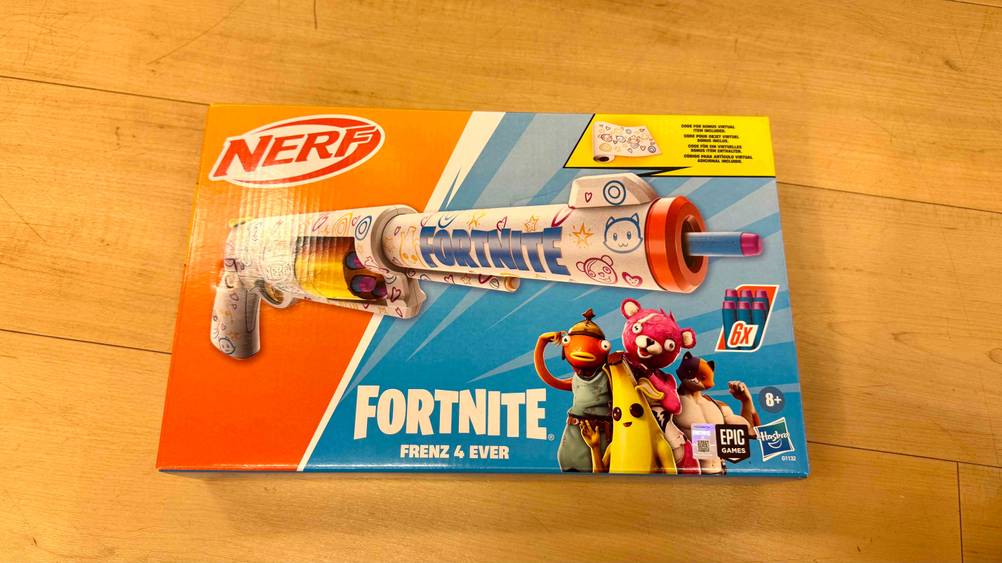 Das getestete Nerf-Fortnite von oben auf dem Boden liegend.