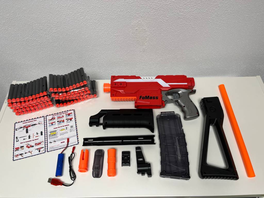 Nerf-Gun im Test: Eine Nerf-Gun mit Pfeilen, Anleitung und weiterem Zubehör