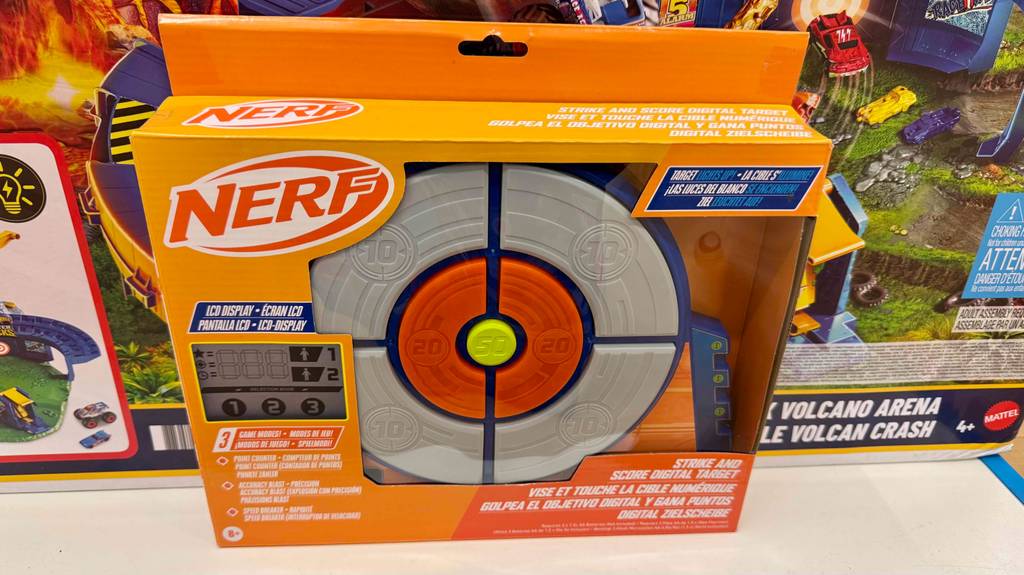 Im Test: Detailansicht der Nerf-Zielscheibe durch das transparente Verpackungsfenster.