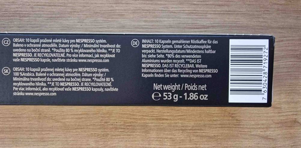 Rückseite von einer Verpackung mit getesteten Nespresso-Kapseln.
