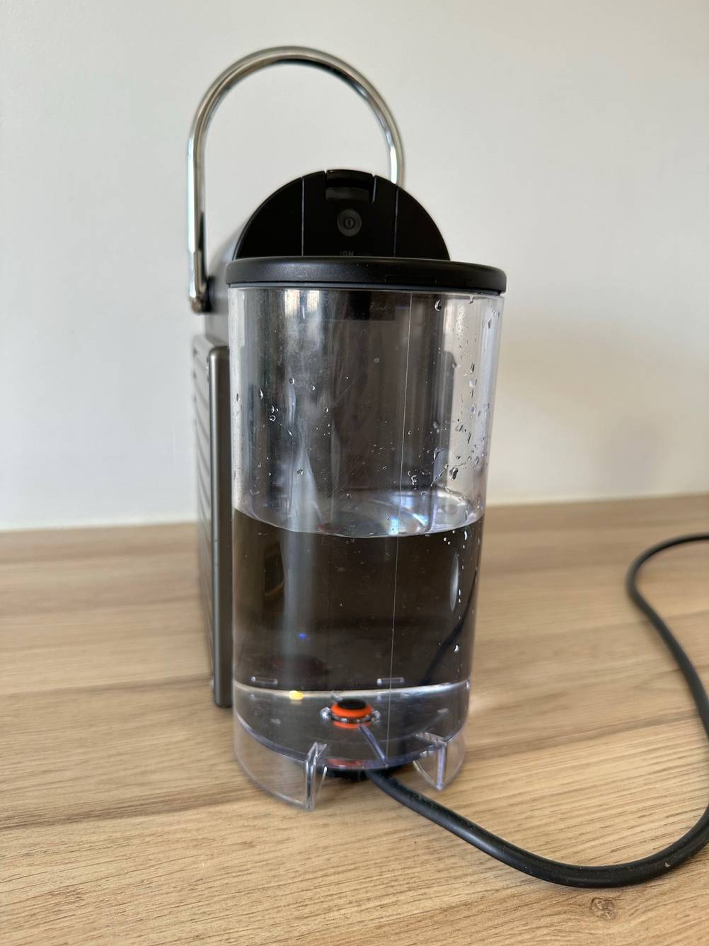 Nespresso-Maschine mit Wassertank