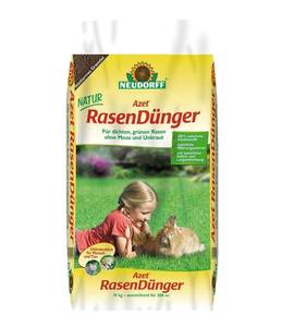 Ein getesteter organischer Rasendünger in der Nahaufnahme.
