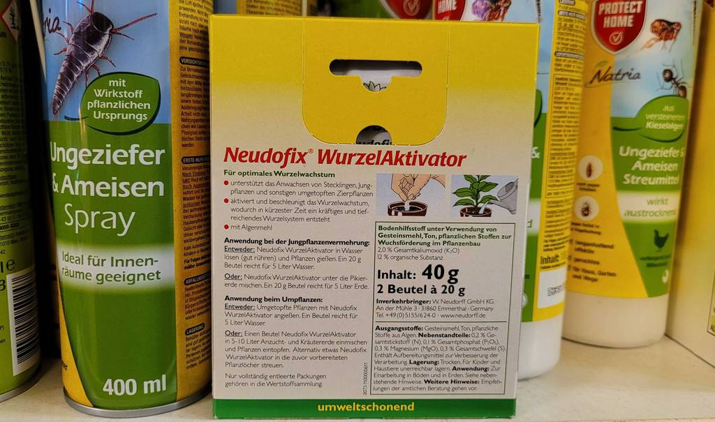 Bewurzelungspulver getestet: Auf der Rückseite der Verpackung stehen Informationen zur Anwendung, Verwendung und Inhalt.
