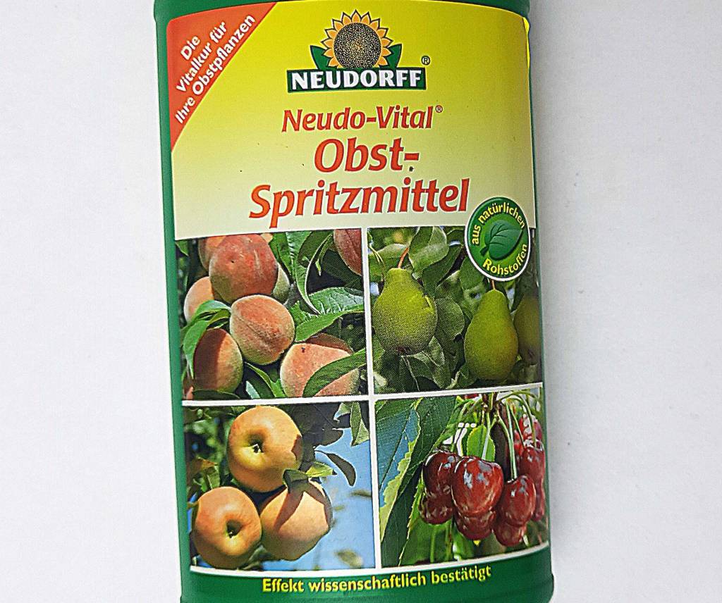 Pflanzenschutzmittel getestet: Auf der Vorderseite der Flasche sind einige Obstsorten zu sehen.