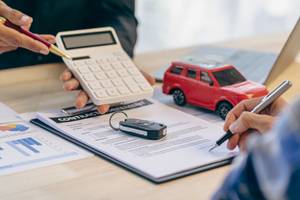vertragsunterzeichnung fuer neues auto