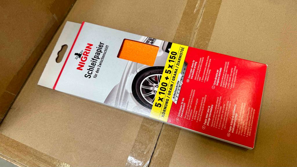 Schleifpapier-Test: Auf der Kartonverpackung stehen Informationen zum Inhalt.