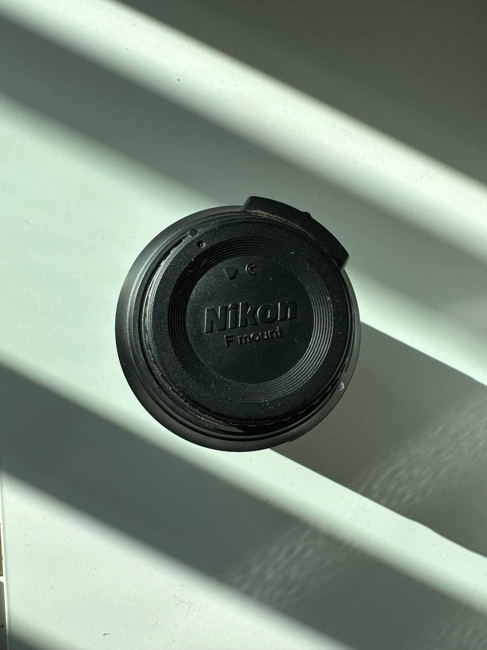 Deckel befindet sich auf einem getesteten Nikon-Objektiv.