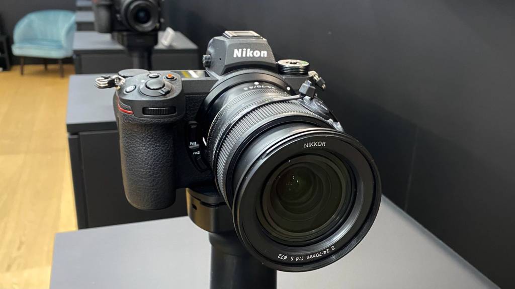 Nikon-Spiegelreflexkamera getestet: Blick auf das Objektiv der Kamera.