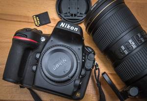 nikon-spiegelreflexkamera-kamera-mit-objektiv-und-sd-karte