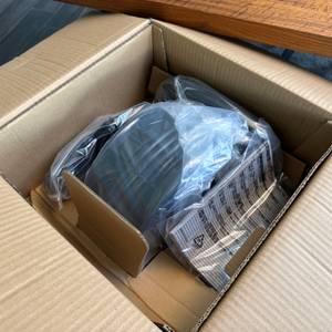 Der Nilfisk E 145.4-9 X-TRA steht im Karton