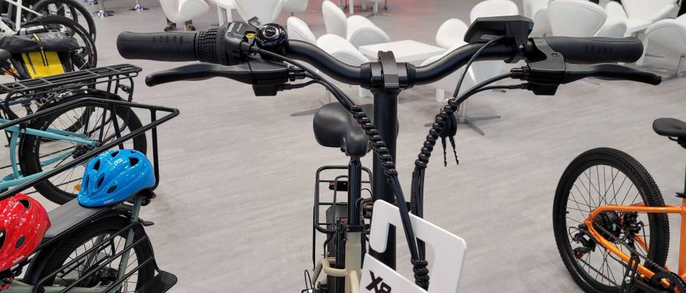 E-Bike-Klapprad im Test: Nahaufnahme eines E-Bike-Klapprad-Lenkers