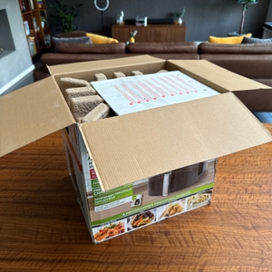 Der geöffnete Karton der Ninja AF100EU.