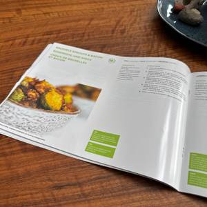 Ein Rezept für Rosenkohl und Speck in der Anleitung der Ninja AF100EU.