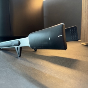 Zubehör-Zange beim Ninja Foodi MAX AF400EUCP lässt sich abstellen ohne Berührung der Arbeitsplatte