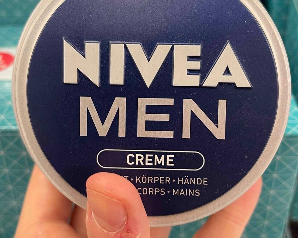 Nivea-Men-Gesichtscreme getestet: Nahaufnahme der Verpackung mit Logo und Artikelbezeichnung.