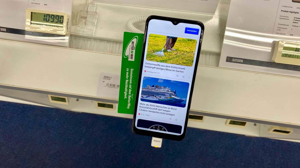 Frontansicht eines eingeschalteten, getesteten Nokia-Smartphones.