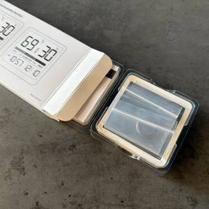 Die Noklead NK5253-2 PACK liegen halb aus dem Karton gezogen auf einem Tisch