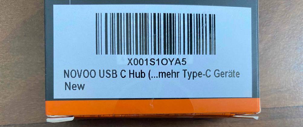Barcode und Produktbeschreibung auf der Verpackung eines getesteten USB-C-Hubs.
