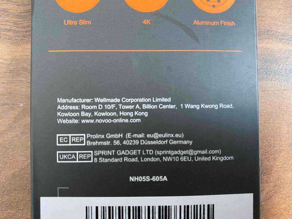 Nahaufnahme der Rückseite der Originalverpackung des getesteten USB-C-Hubs mit Informationen.