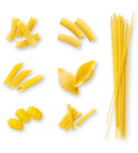 Verschiedene Nudelsorten vor transparentem Hintergrund