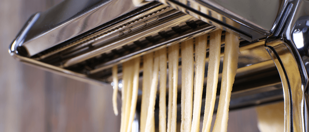 Nudelmaschine mit Nudelstreifen