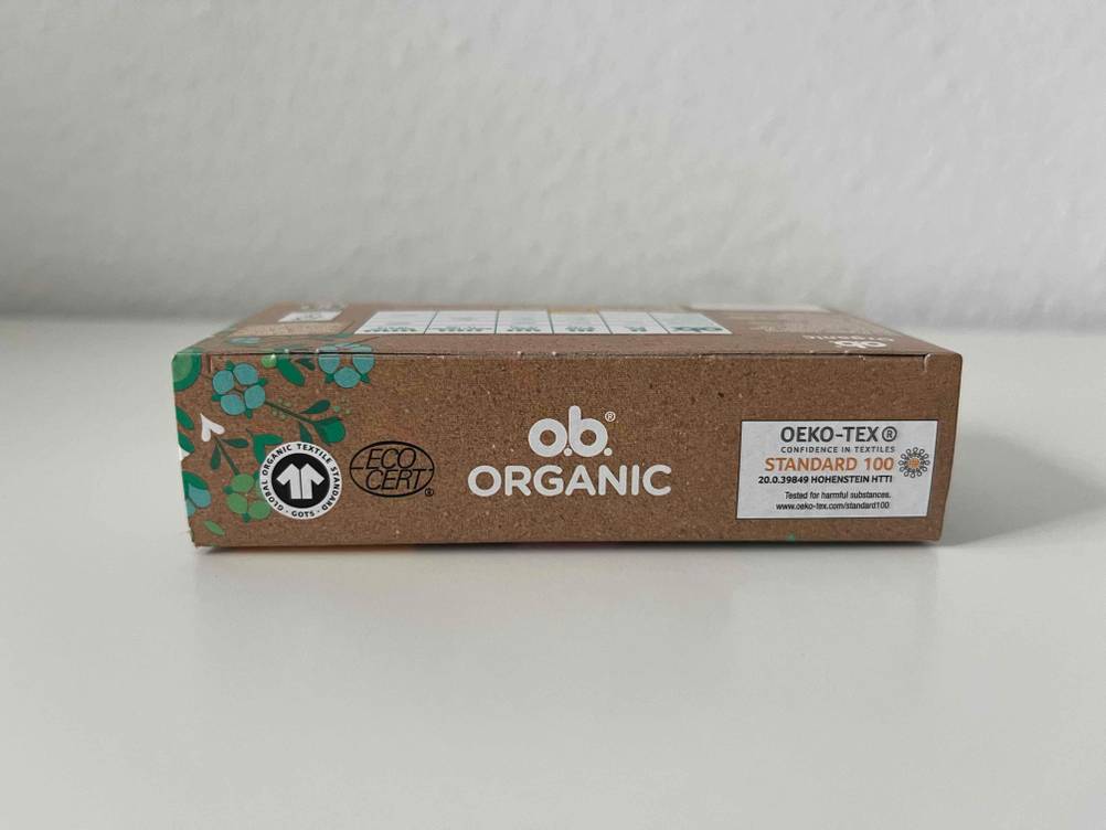 Getestet: Auf der Oberseite einer Originalverpackung o.b. Bio-Tampons sind diverse Öko-Siegel aufgedruckt.