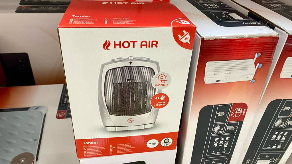 Keramik-Heizlüfter Hot-Air-Tonder von Obi im Test: Gerät befindet sich in einem Karton.