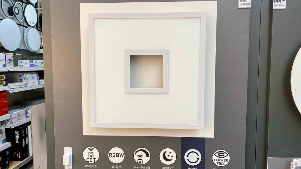 Das getestete Tageslicht-Panel ist in der Frontalansicht zu sehen.