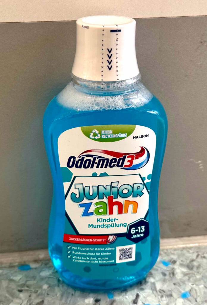 Detailansicht einer getesteten Flasche mit Kinder-Mundspülung.