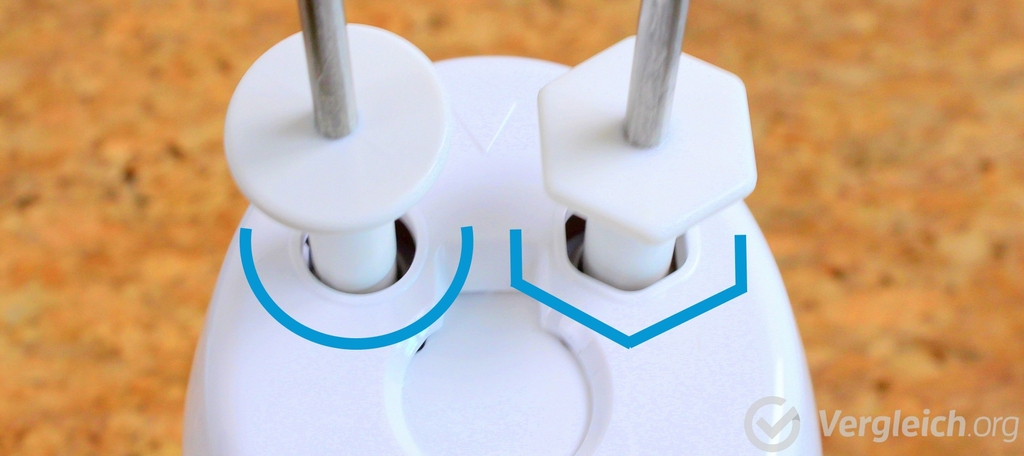 Handmixer-Test: Die Öffnungen für die Mixstäbe eines Handmixers.