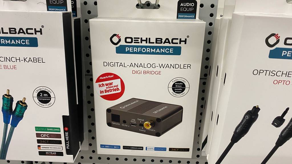 Neben dem getesteten DA-Wandler hängen weitere Produkte.