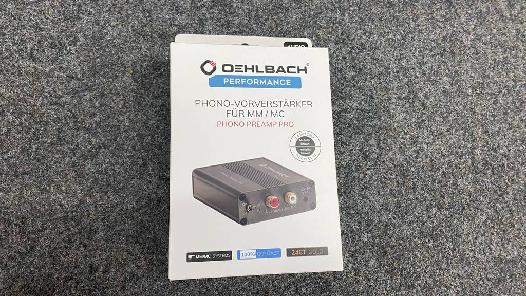 Phono-Vorverstärker im Test: Gerät befindet sich in seiner Verpackung.