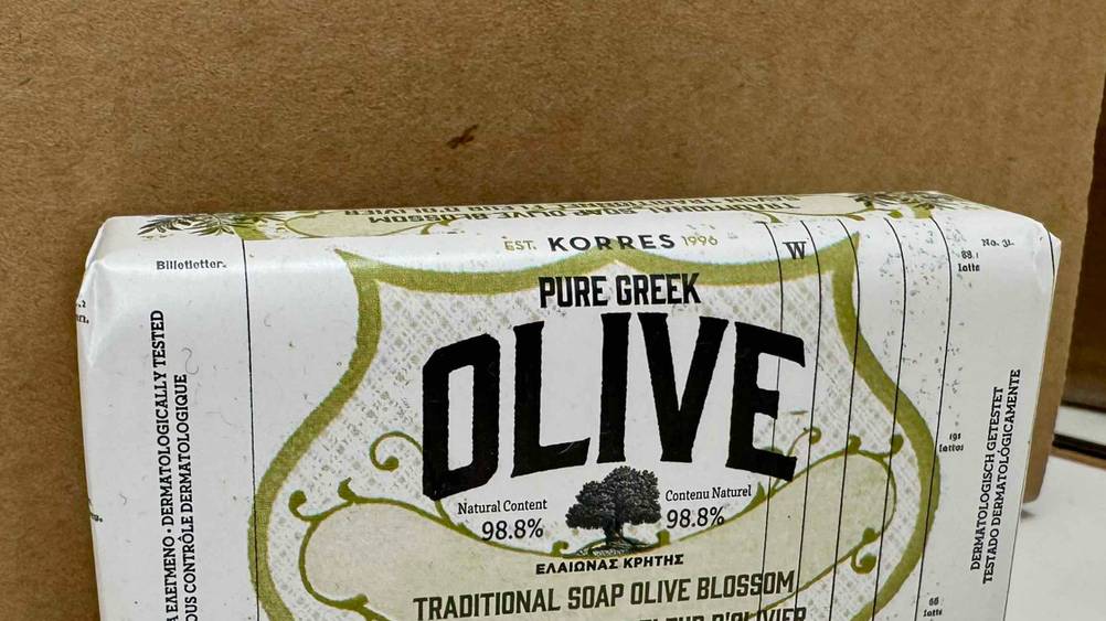 Olivenölseife getestet: Nahaufnahme der Vorderseite der Verpackung.