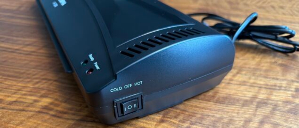 Ein Kippschalter zum Anschalten vom Olympia A 330