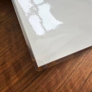 Eine Kante eines laminierten Blatts aus dem Olympia A 330