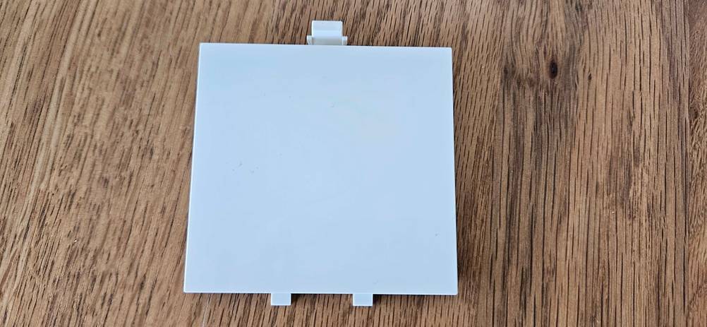 Ablage von einem getesteten Omron-Blutdruckmessgerät.