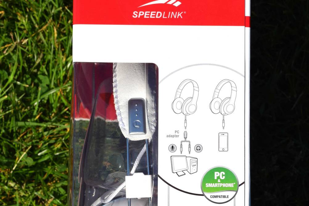On-Ear-Kopfhörer getestet: Nahaufnahme der Seite einer Packung mit Infografiken zu Anschlussmöglichkeiten.