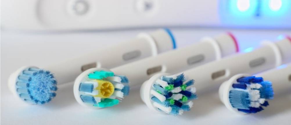 oral-b elektrische zahnbuerste nahaufnahme buerstkopf ersatzkopf aufsetzer