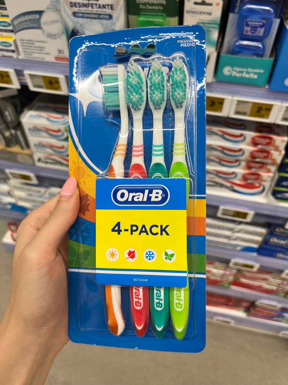 Ein 4er Pack Oral-B-Zahnbürsten im Test. 