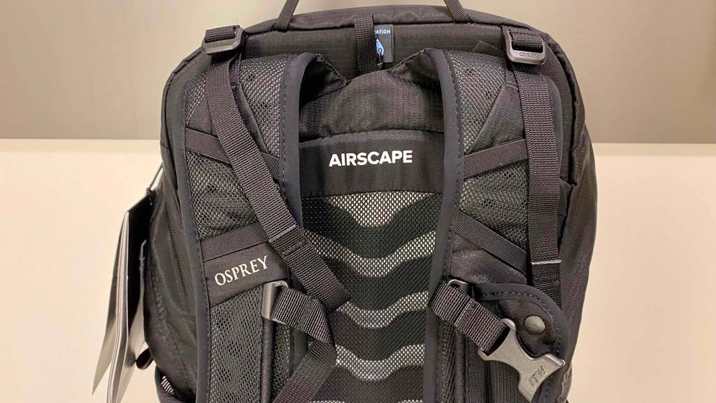 Osprey-Rucksack-Test: Schulterriemen eines Osprey-Rucksacks. 