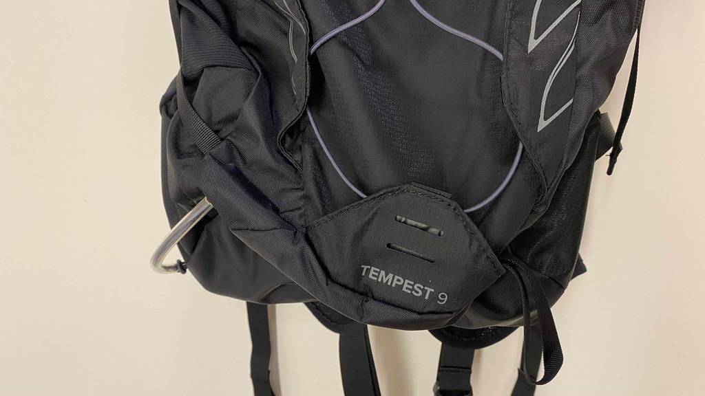 Untere Hälfte eines getesteten Osprey-Rucksacks im Detail.
