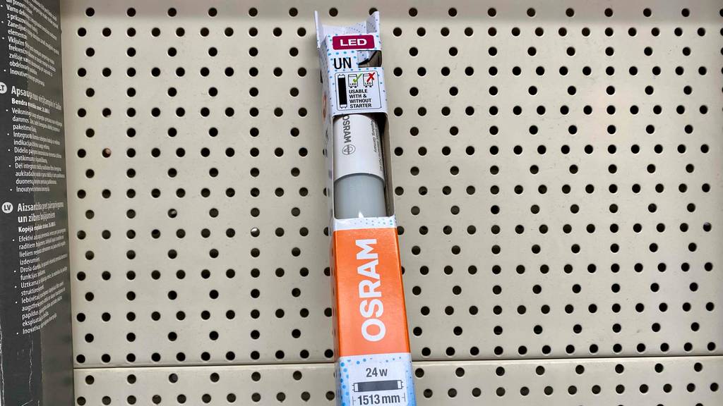 Getestet: Auf der Verpackung einer LED-Röhre mit 150cm stehen Informationen zur Röhre.