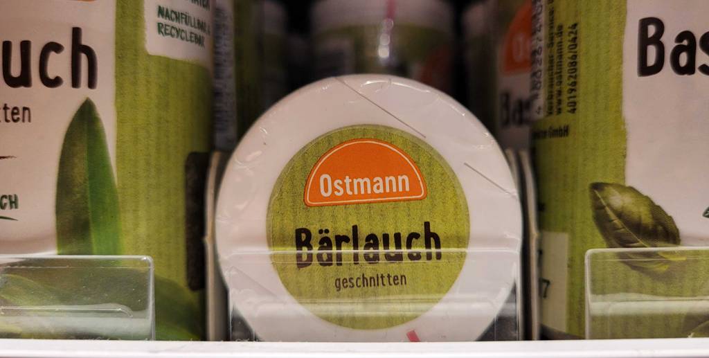 Der Deckel von getestetem Bärlauch getrocknet ist aufklappbar.